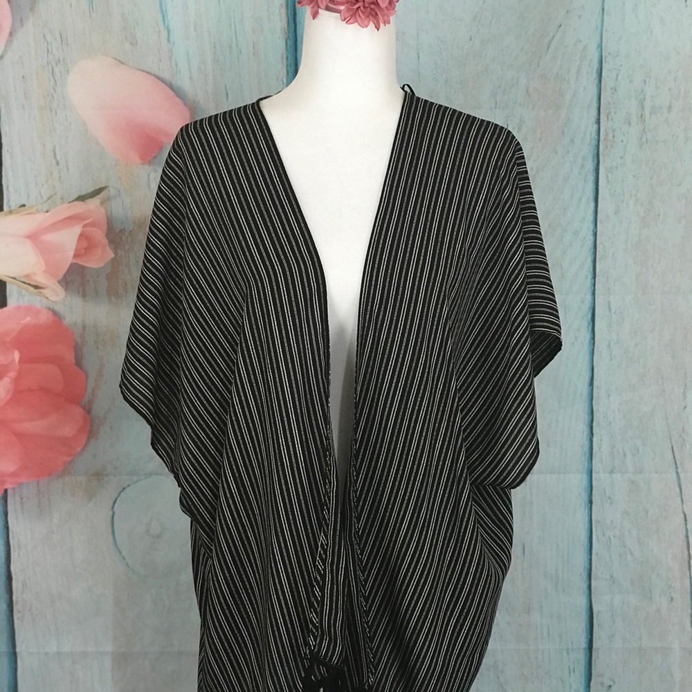LE LIS Poncho Ladies  Fringe Cardigan Size S Black